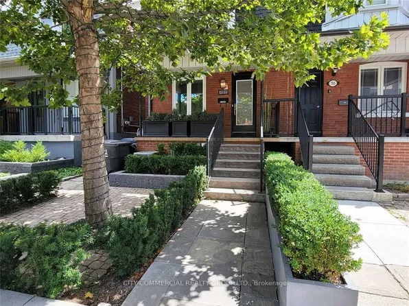703 Dupont St #3, Toronto, ON M6G 1Z5
