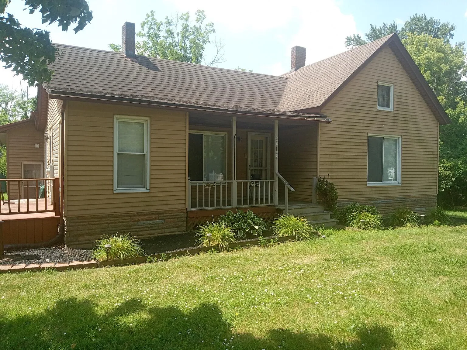 3 bed, 1.0 bath, 1709 sqft, $1,550 — Photo 1