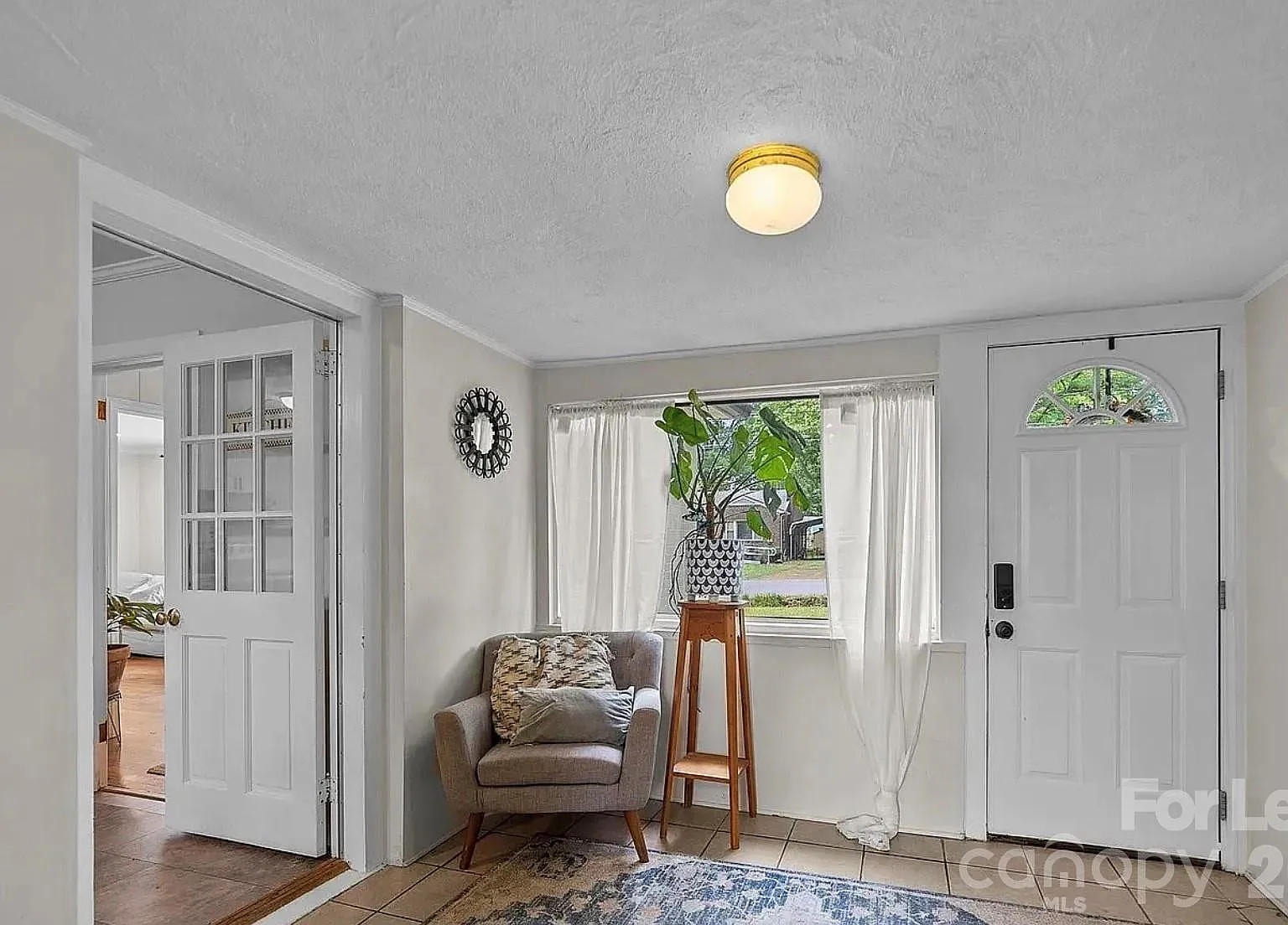 3 bed, 1.0 bath, 1149 sqft, $1,999 — Photo 4