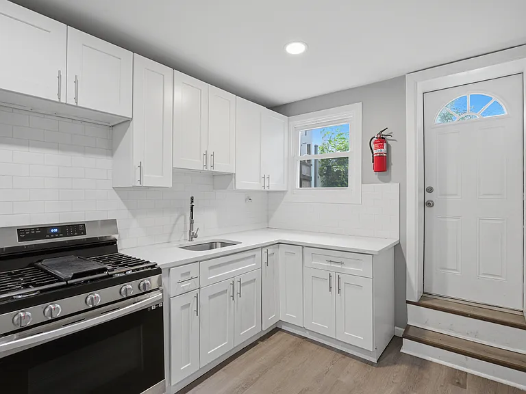 71 E 22nd St #1 — Photo 12