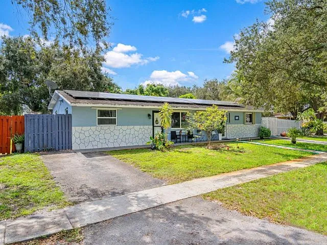 9478 SW 51st St — Photo 1