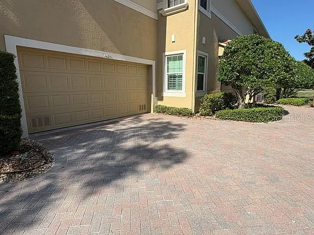 3 bed, 2.0 bath, 1860 sqft, $2,495 — Photo 2