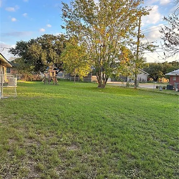 1509 Bennett St — Photo 3