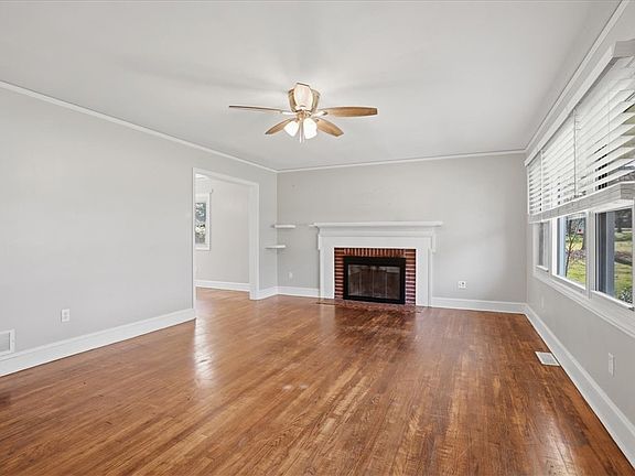 4th image of 11 Spring Valley Rd