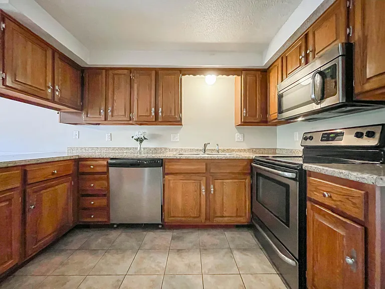 5 Dresden Ct — Photo 28