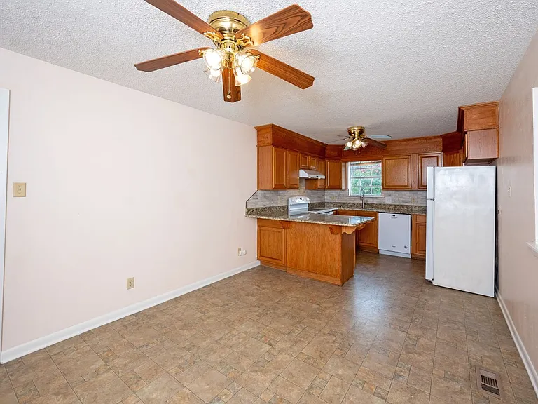 1320 Northpoint Cir — Photo 11