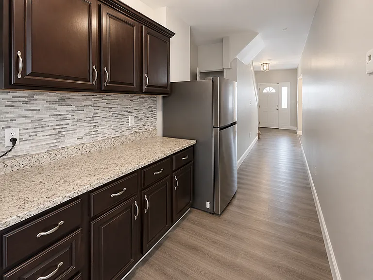 4903 Queensberry Ave — Photo 10