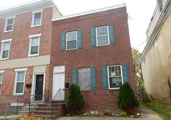 1st image of 512 E 6th St