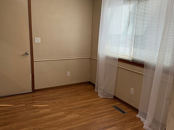 2nd image of 973 10th Ave NW #973