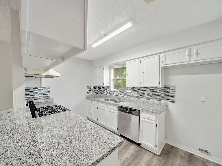18015 Poppy Trails St — Photo 17