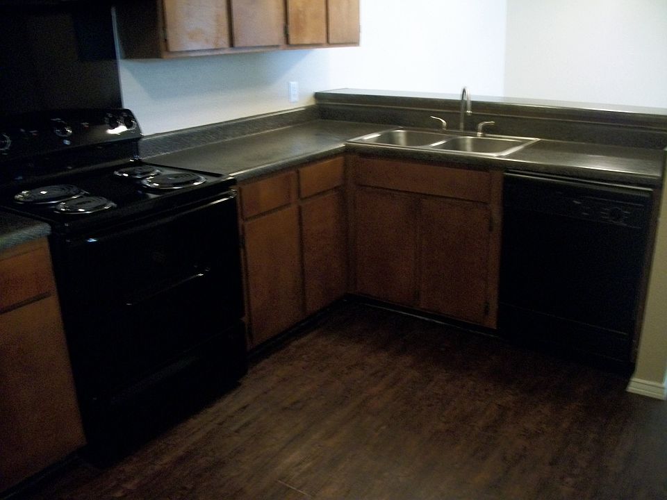 1st image of 1503 Tennis Dr APT 207
