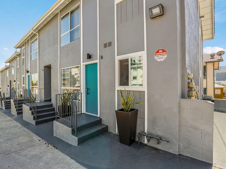 900 W College St — Photo 38