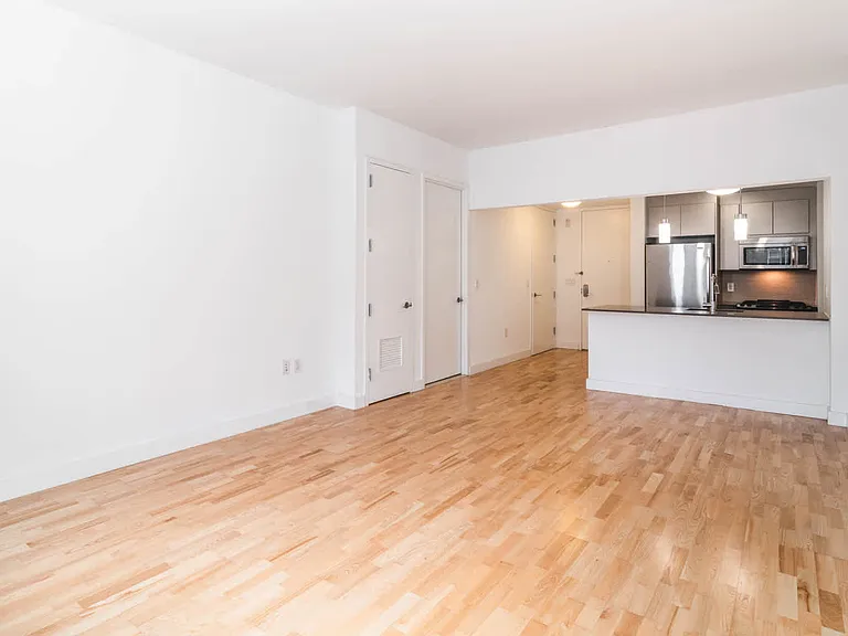 500 W 23rd St #2H — Photo 12