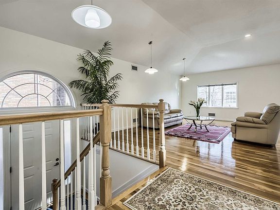 4th image of 15092 Powells Cove Blvd