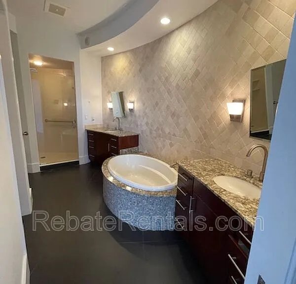 320 N 1st St #813 — Photo 35