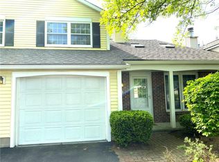 19 Old Pine Ln, Rochester, NY 14615