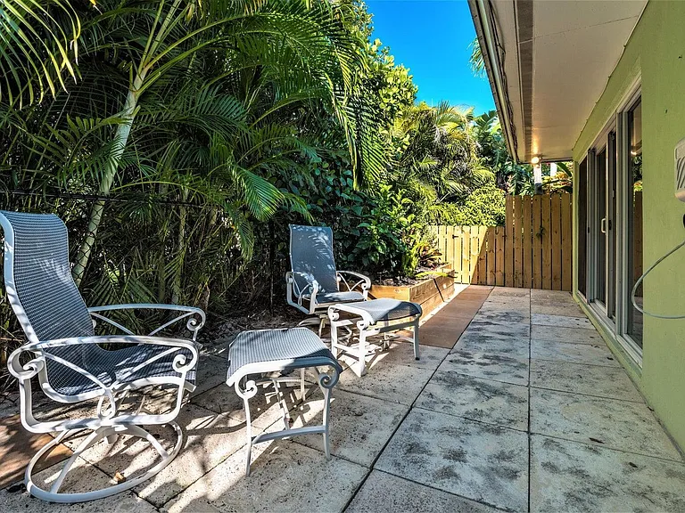 410 Venetian Dr — Photo 19