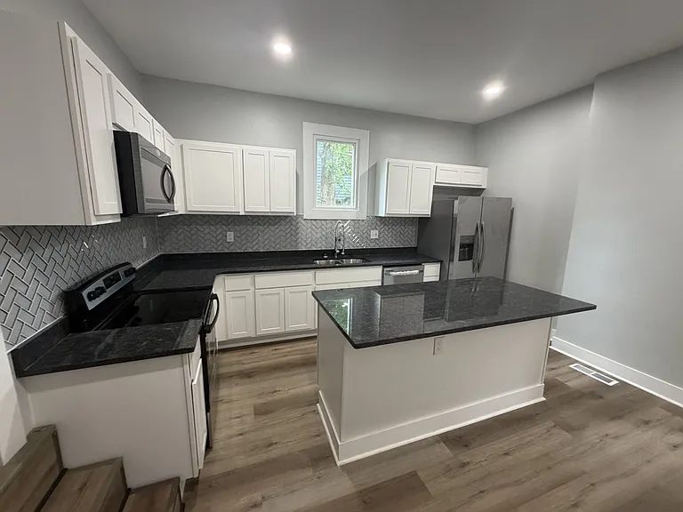 1109 Belvedere St — Photo 4