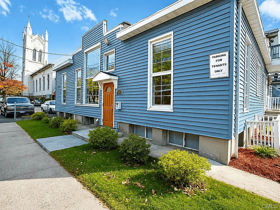 1 Mott Ave