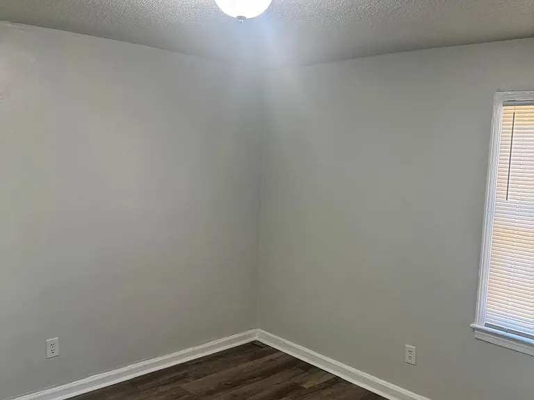 918 Wright Dr — Photo 2