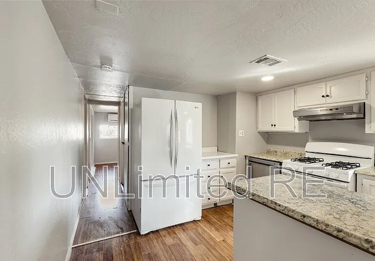 3460 E Colorado Dr — Photo 5