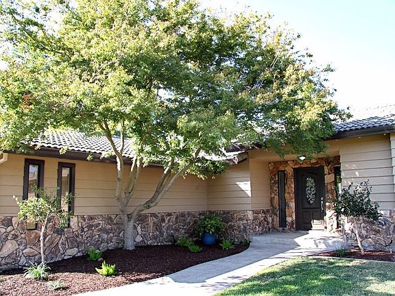 2nd image of 868 Saint Andrews Dr