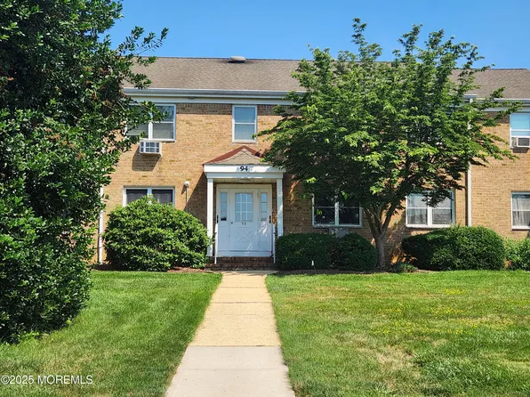 94 Stonehurst Blvd APT B, Freehold, NJ 07728
