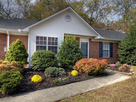 2nd image of 901 Tingley Ln