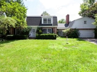 6430 Thurlow St, Willowbrook, IL 60527