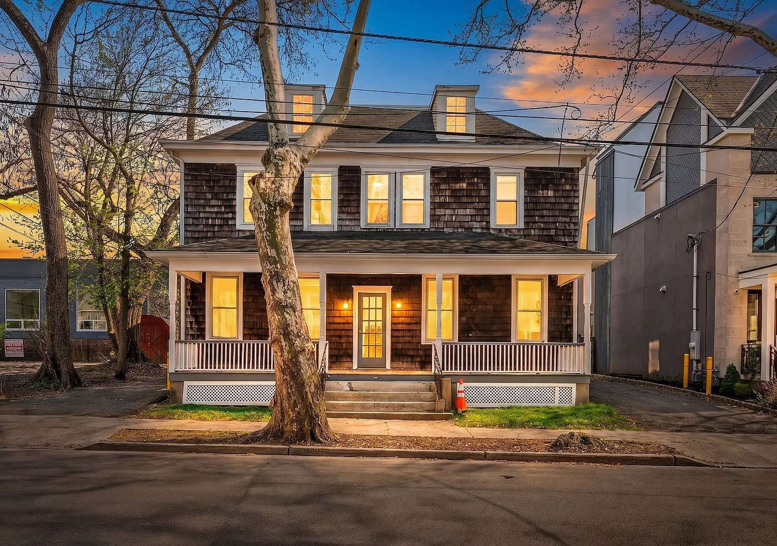 10 Lytle Street — Photo 2
