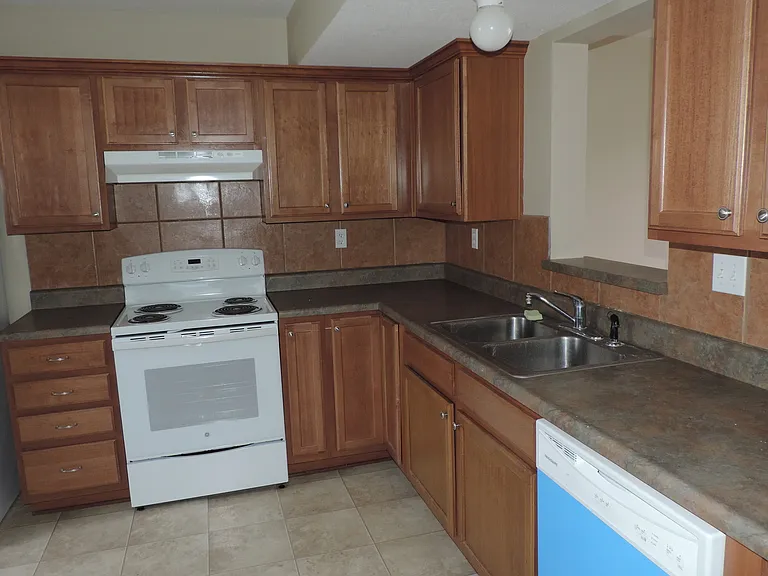 1009 Higgins St — Photo 5