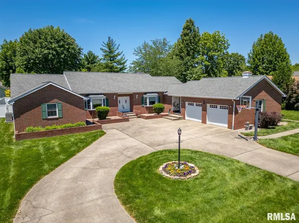 521 Canary Ln, Carterville, IL 62918