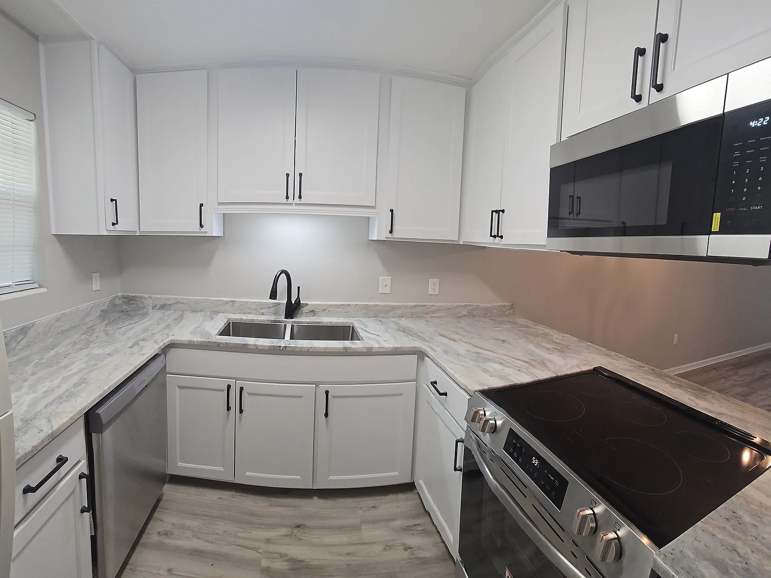 2 bed, 950 sqft, $1,500 — Photo 3