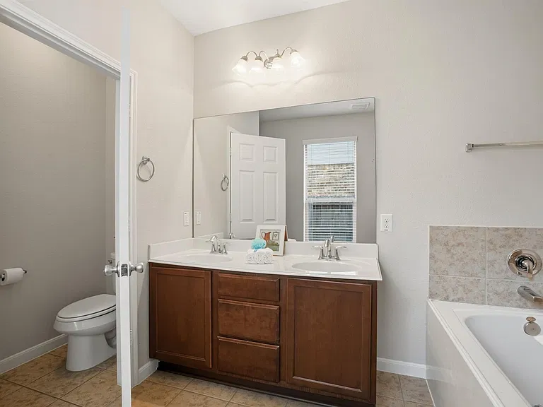 11103 Avery Oaks Ln — Photo 32