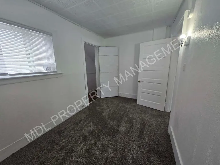 316 N Jackson — Photo 8