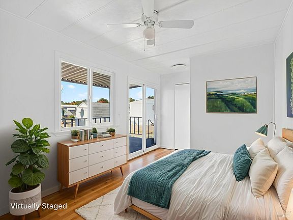 3rd image of 141 Stratford Way