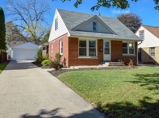 611 N 104th St, Wauwatosa, WI 53226