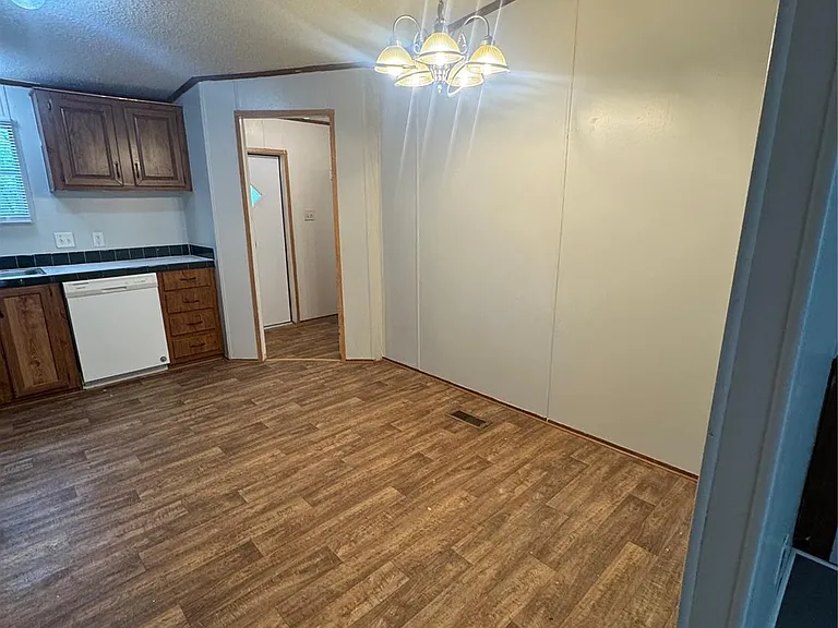 15240 Paradise Ct — Photo 5