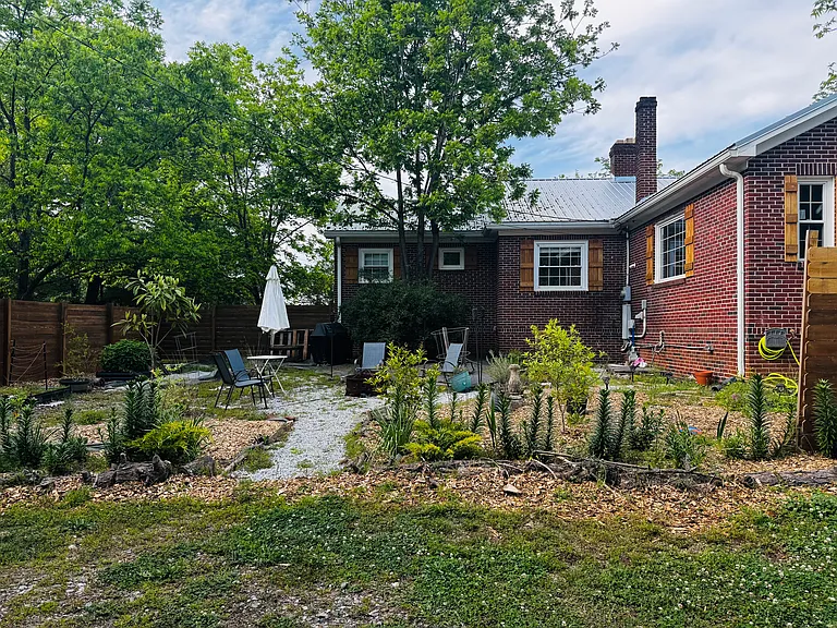 704 Cherry St — Photo 17