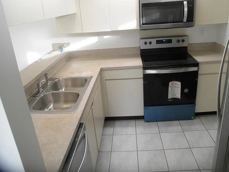 3896 Victoria Dr — Photo 4