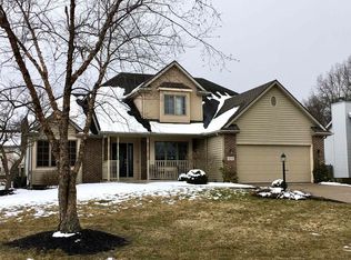 2115 Point Wood Rd, Fort Wayne, IN 46818