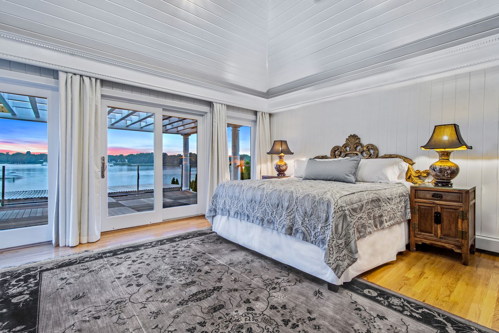WATERSIDE MASTER SUITE WITH PRIVATE DECK
