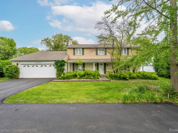 2825 Sylvan Shores Dr, Waterford, MI 48328