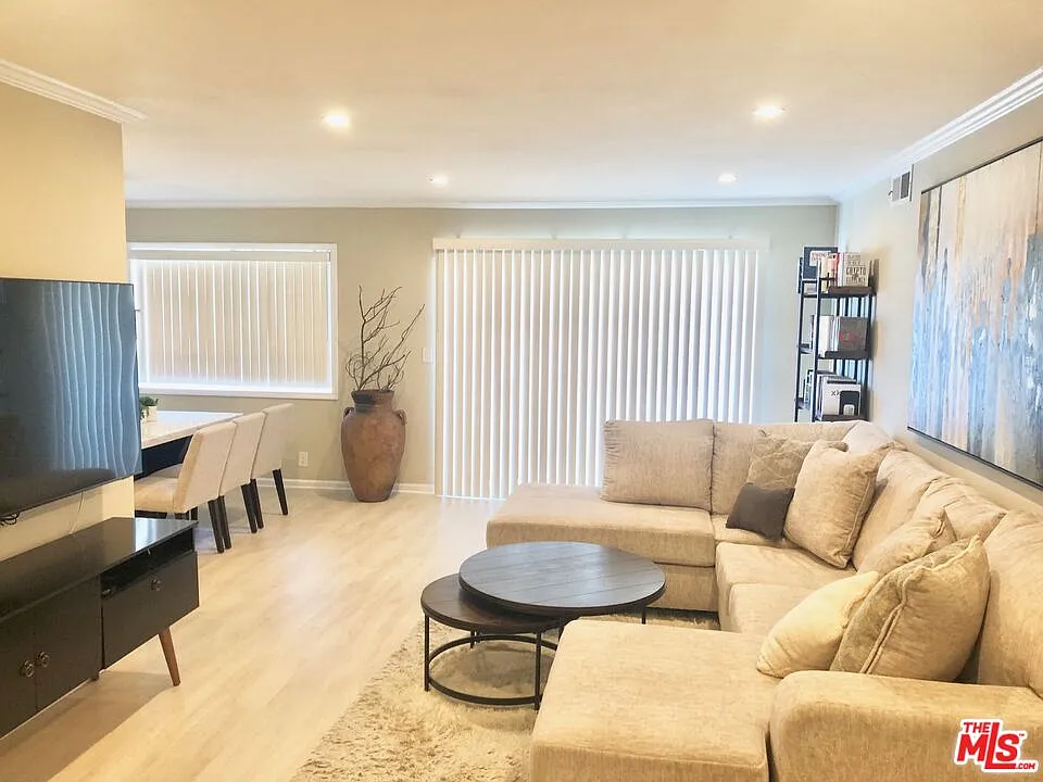 1 bed, 1.0 bath, 767 sqft, $3,200 — Photo 2