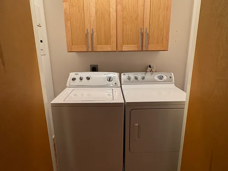 1339 S Flores St #107 — Photo 20