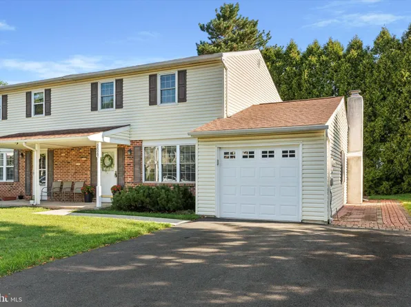 2829 S Ford Dr, Hatfield, PA 19440