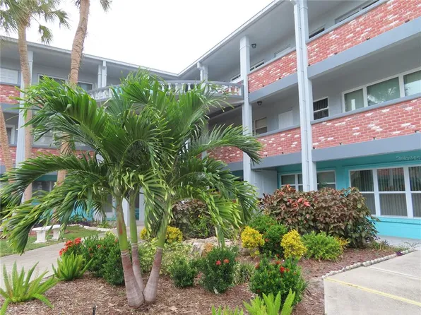 4300 58th St N APT 1814, Kenneth City, FL 33709