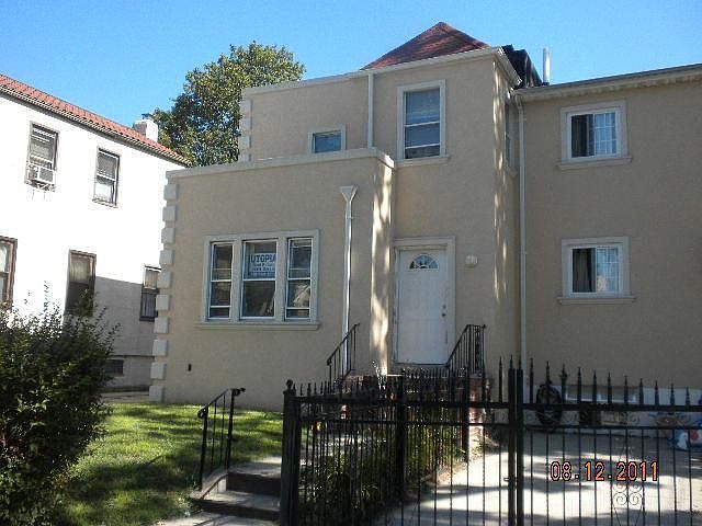 2nd image of 23319 Mentone Ave