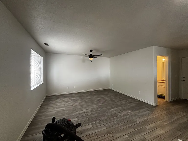 4815 E Levi Ln — Photo 9