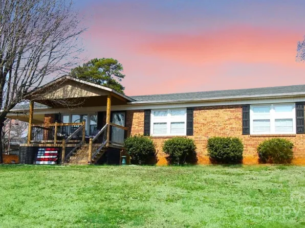 607 Castlewood Dr, Gastonia, NC 28056